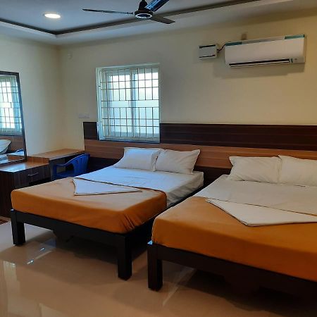 Grk Residency Hotel Gūduvāncheri Екстериор снимка
