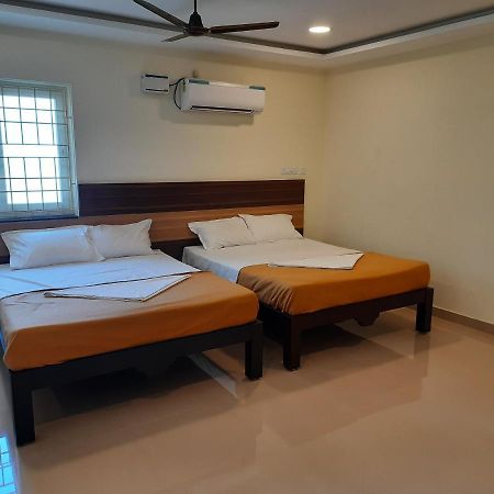 Grk Residency Hotel Gūduvāncheri Екстериор снимка