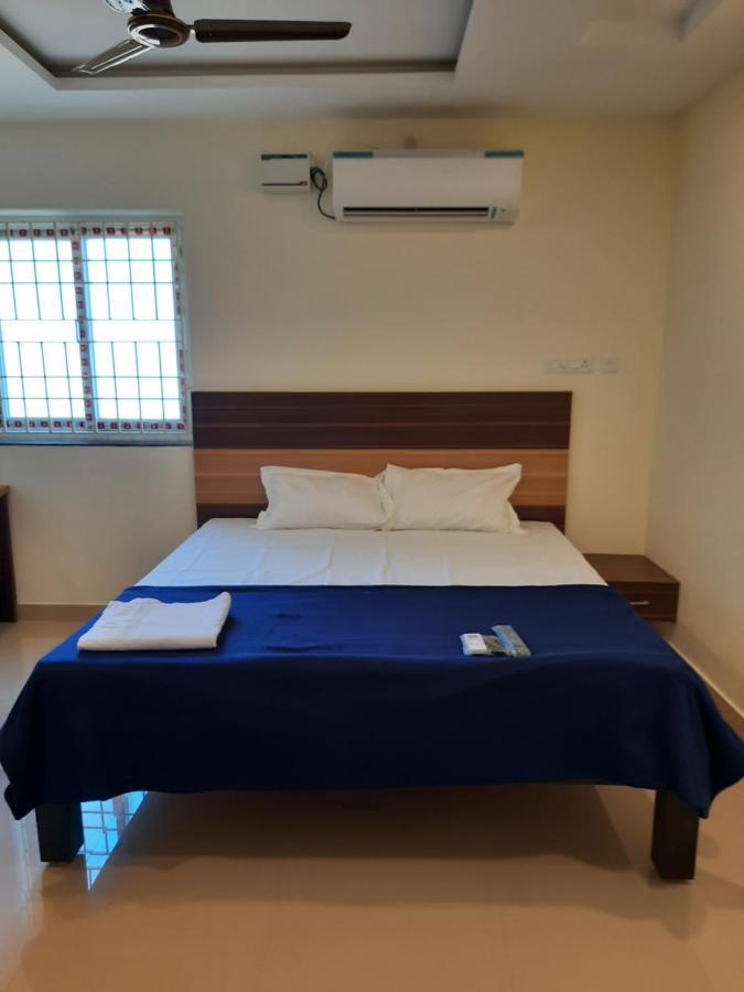 Grk Residency Hotel Gūduvāncheri Екстериор снимка