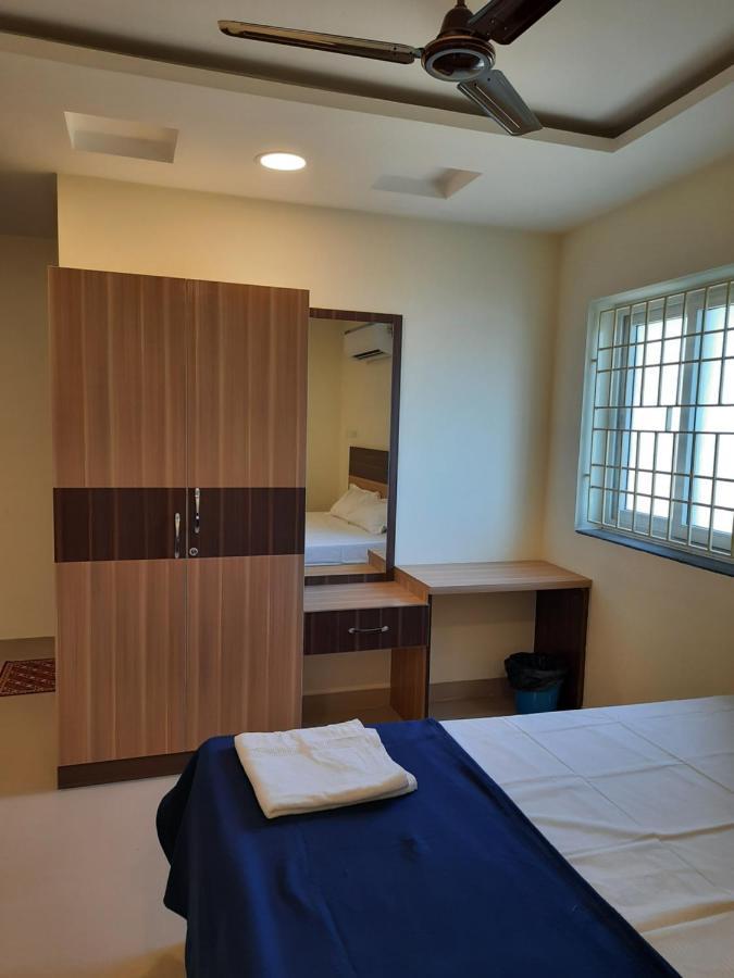 Grk Residency Hotel Gūduvāncheri Екстериор снимка