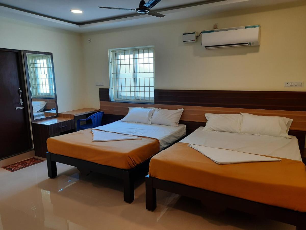 Grk Residency Hotel Gūduvāncheri Екстериор снимка